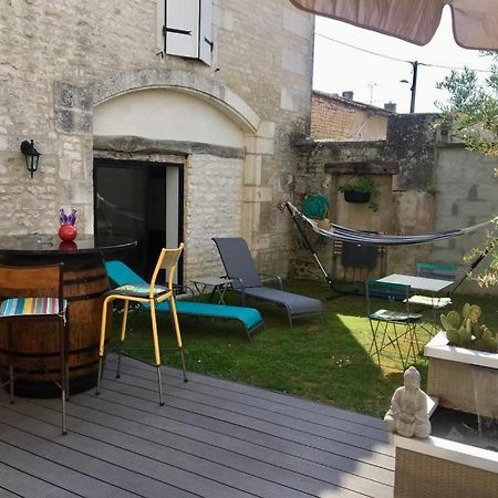Le Nid De Sigogne Bed & Breakfast Ngoại thất bức ảnh